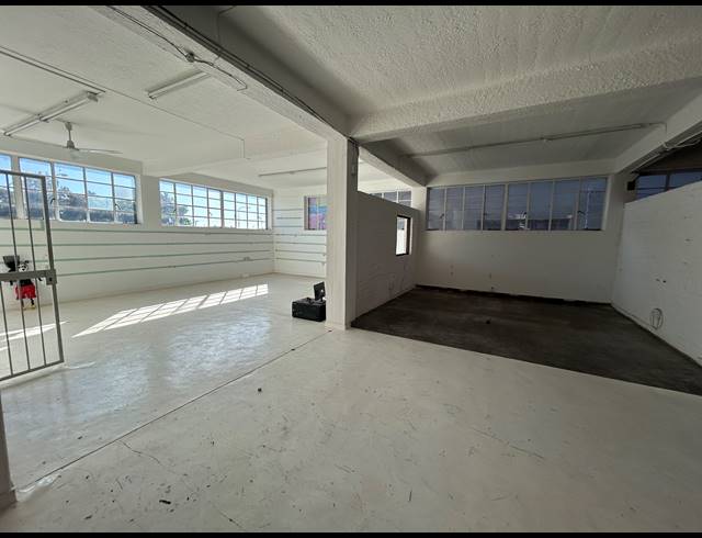 500M² BUILDING TO LET IN WOODSTOCK